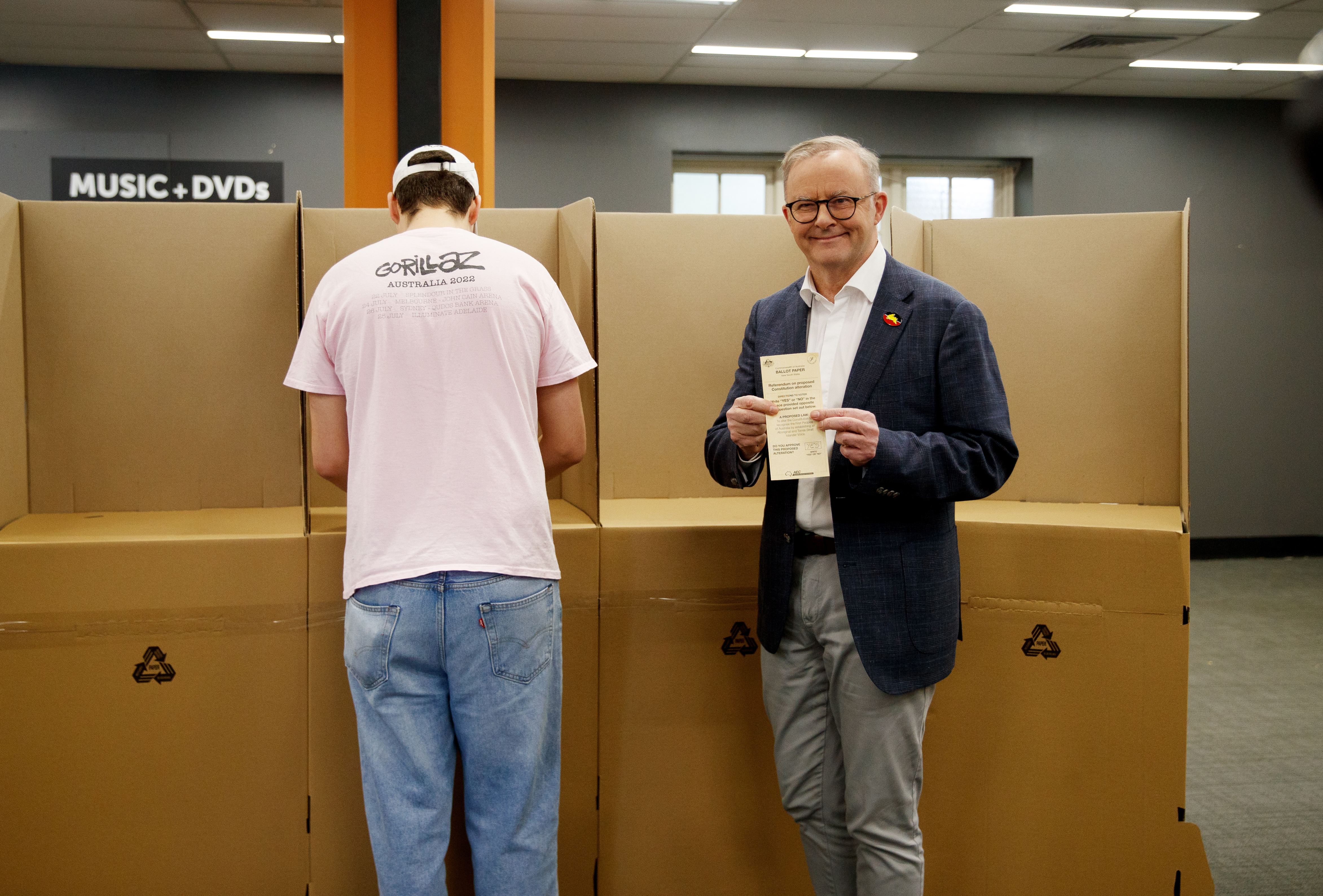 Anthony Albanese votes in the referendum