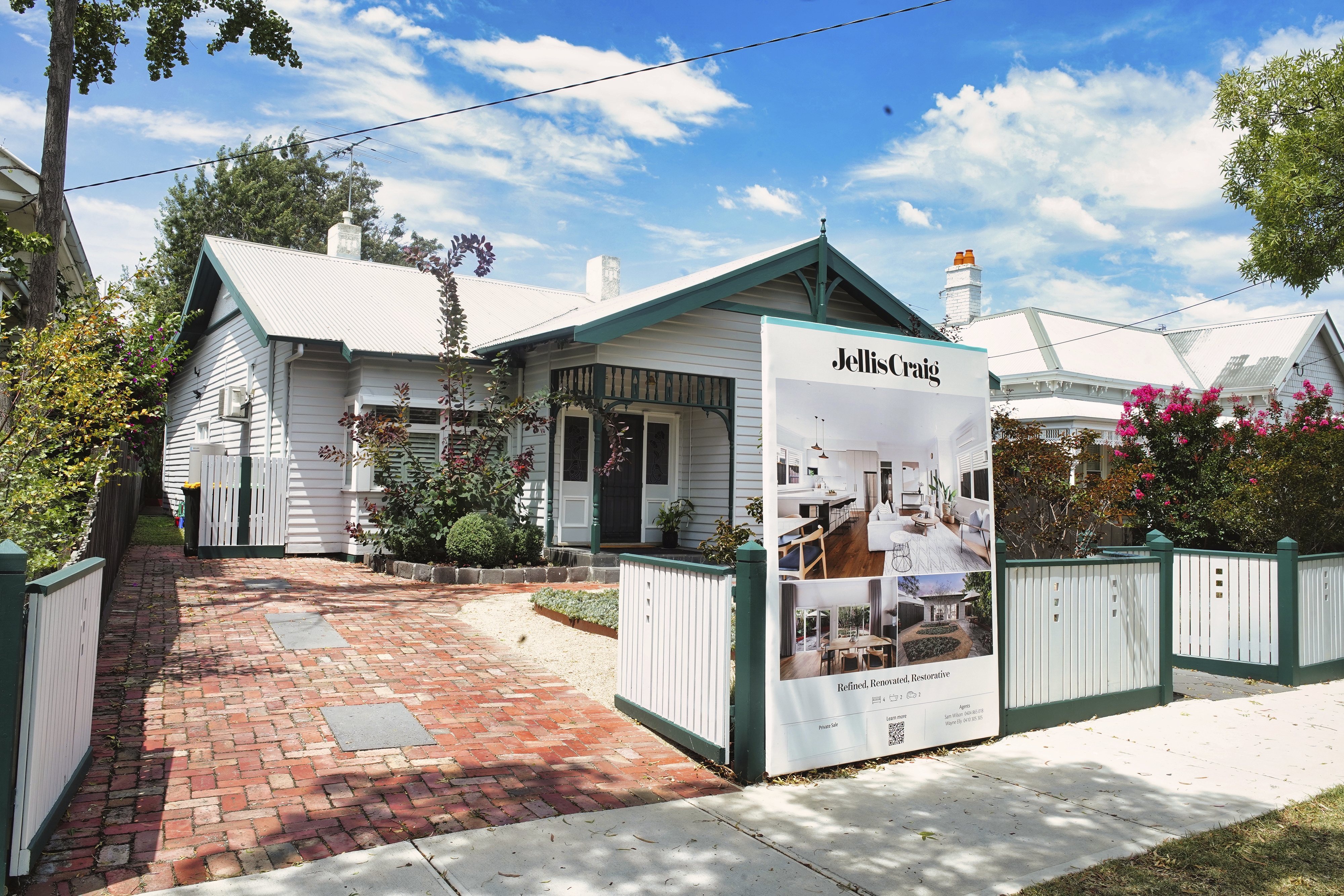 Photo of for sale signs in Williamstown  on Sunday  2 February  2025. Photo THE AGE/ LUIS ENRIQUE ASCUI