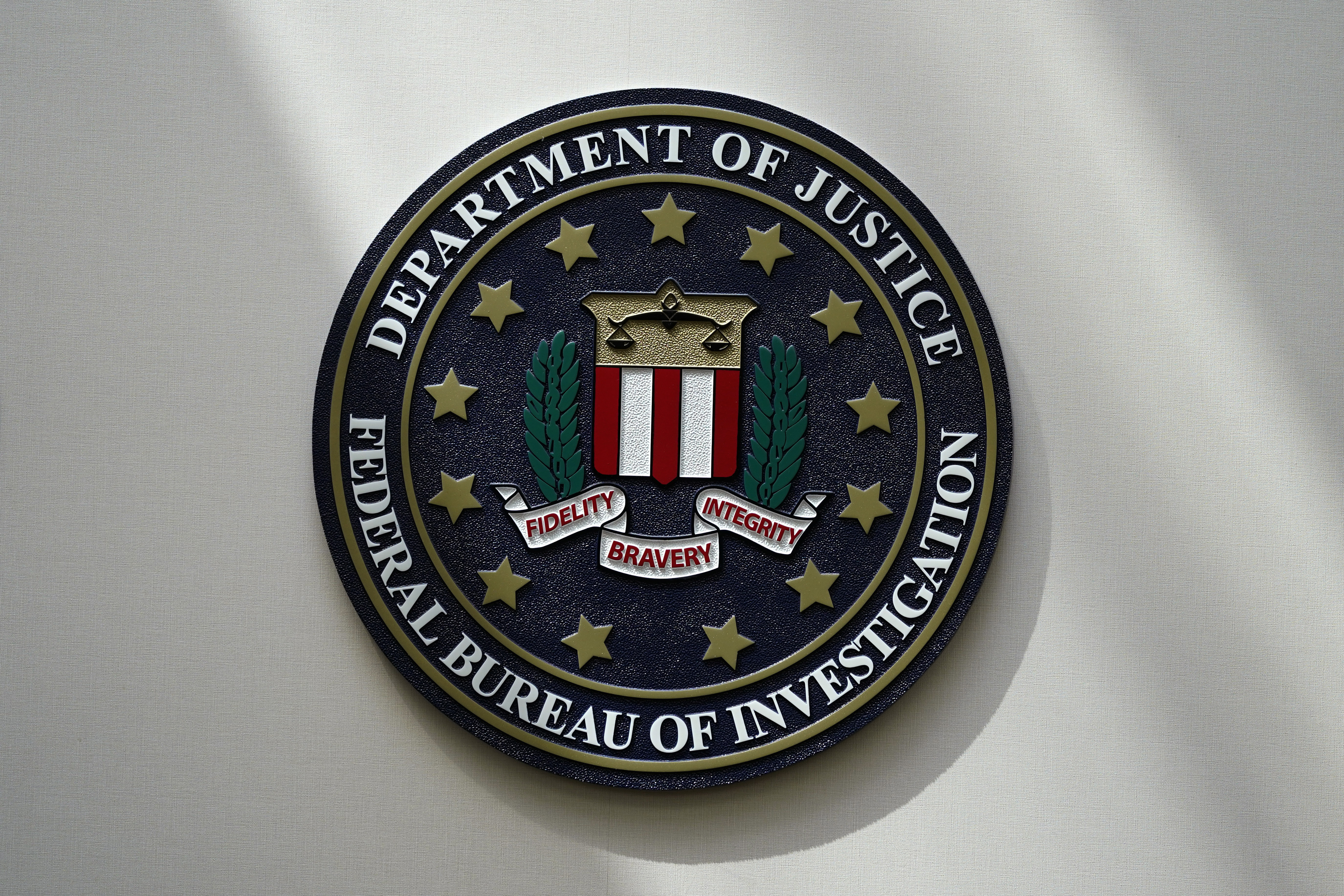 Hacker 'violó el portal de infraestructura crítica del FBI' haciéndose pasar por CEO