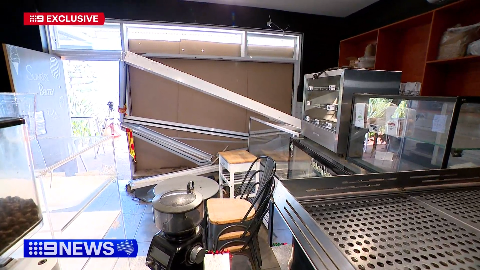 A four-wheel drive went off the road and smashed into a bakery, narrowly missing a barista north of Sydney.A man had bought a coffee ﻿from the Sunrise Cafe in Warriewood today and hopped back into his car. 