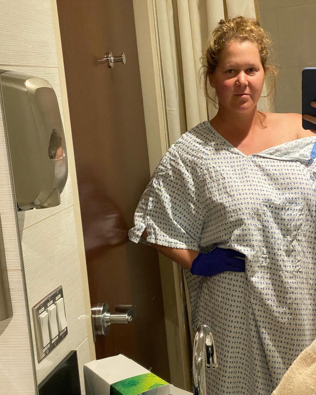 Amy Schumer in hospital