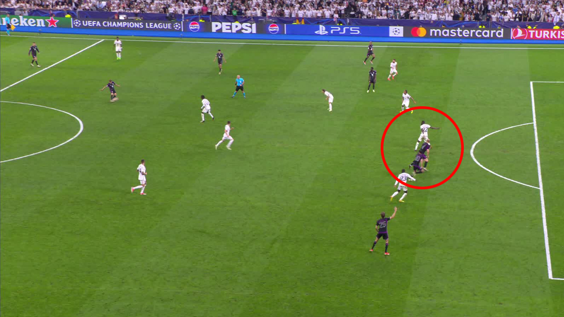 Bayern Munich players (in black) were deemed to be offside by the assistant referee.