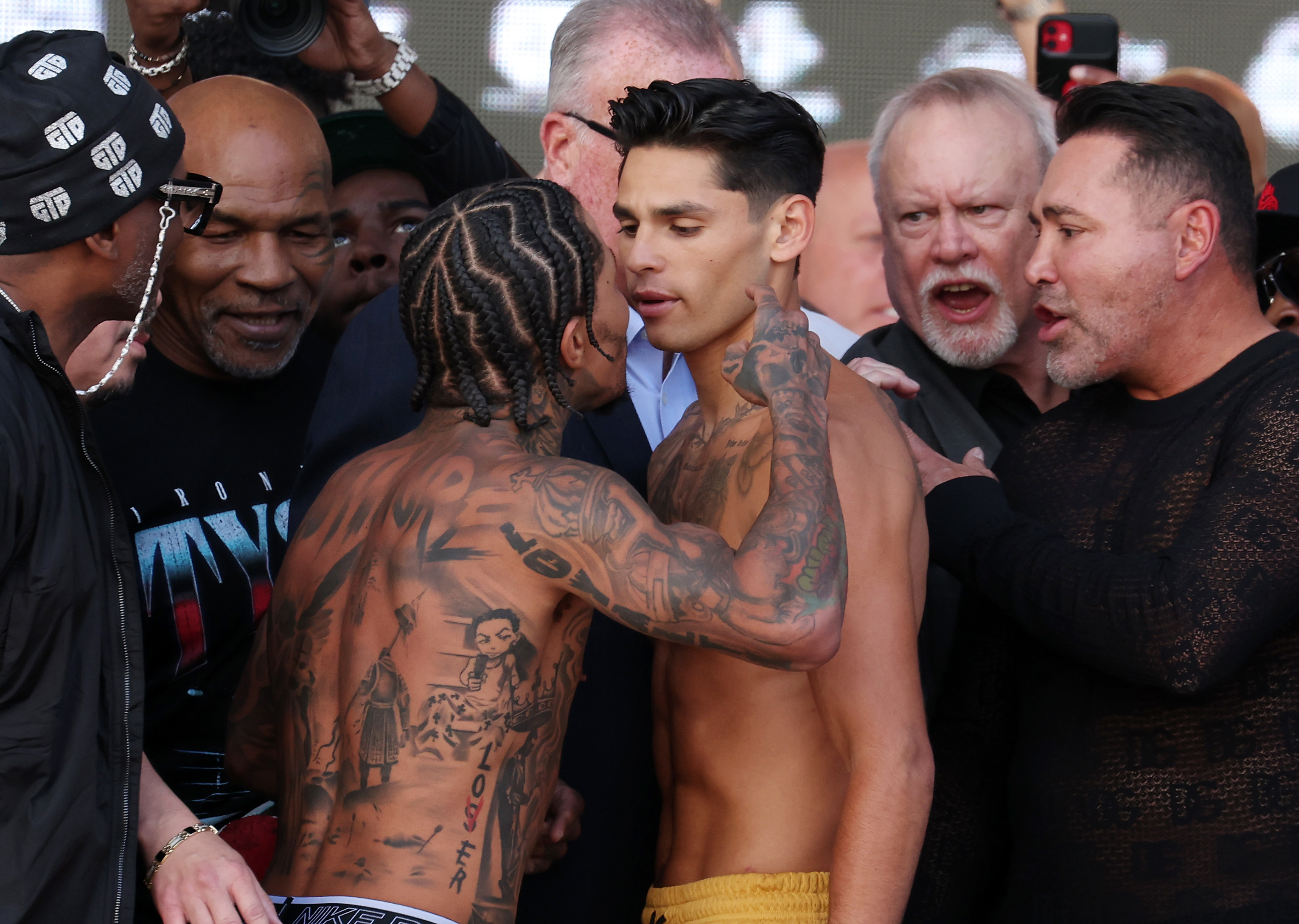 Results / Photos: Tank Davis Stops Garcia After Eight Rounds! - Boxing News  24