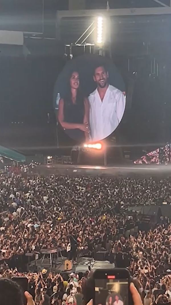 Lionel Messi and wife on Coldplay kiss cam