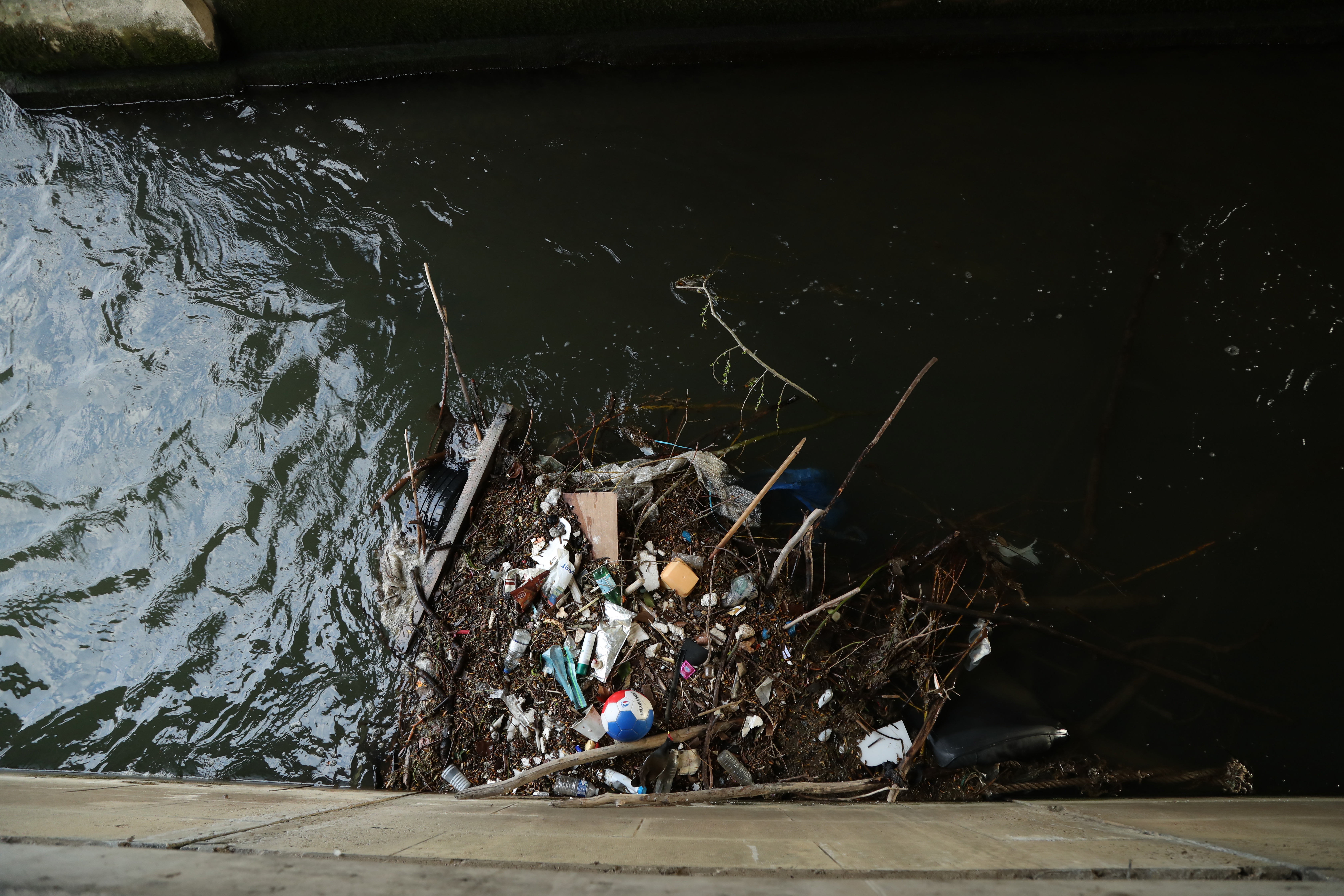 River Seine prepares for 2024 Paris Olympics with 1.4 billion euro clean-up work. (Getty Images.)