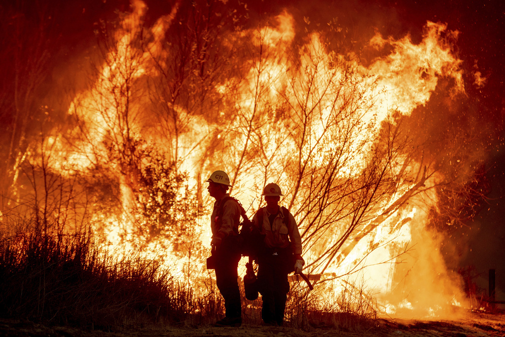 Fears of another horror day as LA fires continue to blaze