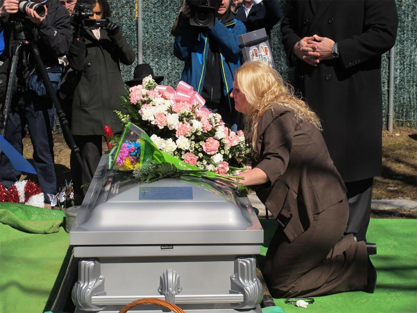 Long Island police release 911 call in human remains mystery.