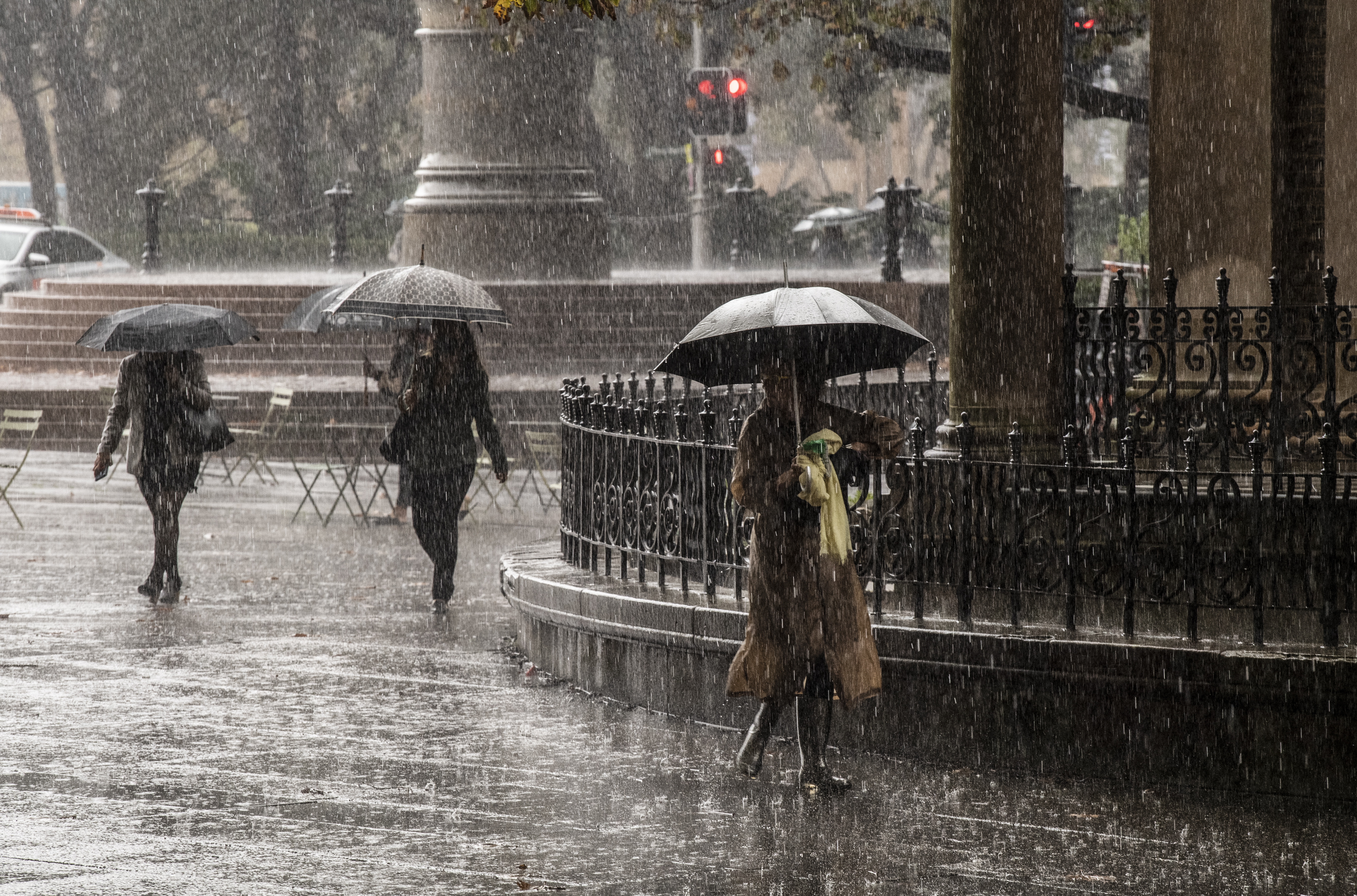 Heavy rain, wet weather. Queens Square. Sydney. 12th May 2022 Photo Louise Kennerley