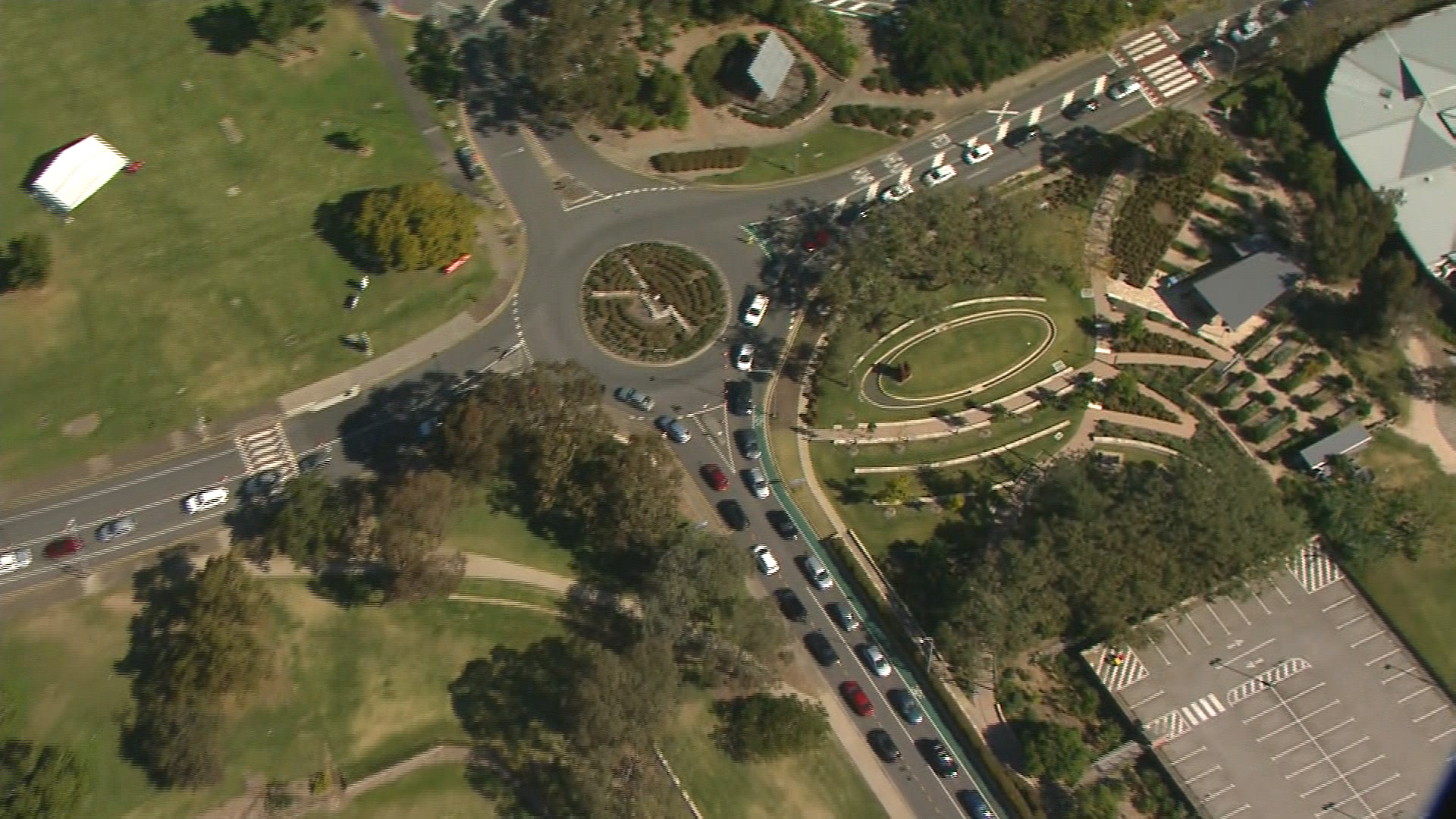 A long line of cars streams towards the COVID-19 testing centre in Toowong Drive, Brisbane.