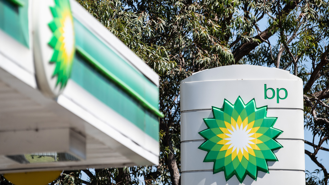 The ACCC petrol report says buying petrol from independent retails could save you hundreds.