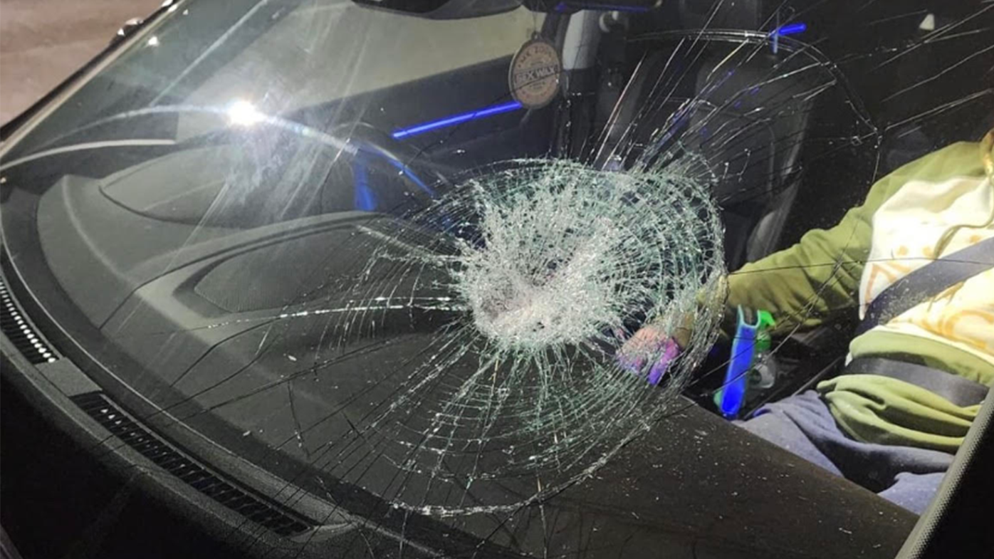 Geelong car windscreen smashed by rock throwers
