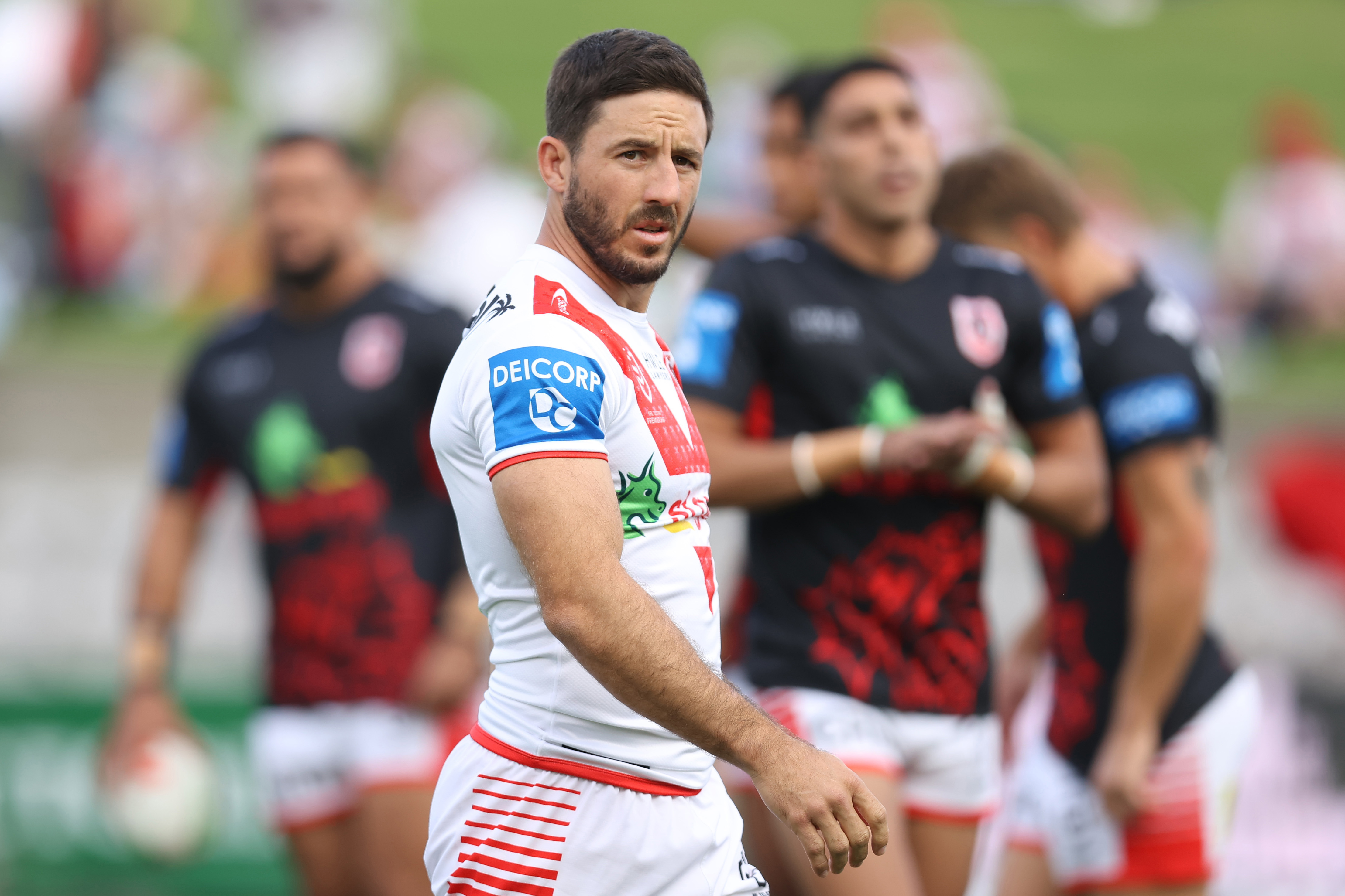 Dragons coach Shane Flanagan has convinced Ben Hunt to stay put.