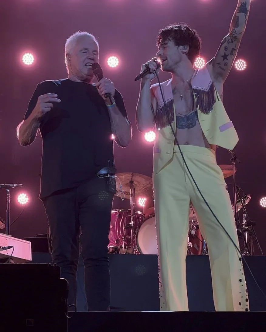Harry Styles brought out Aussie music icon Daryl Braithwaite to perform a duet of Horses on the last night of his Love on Tour concerts in Australia.