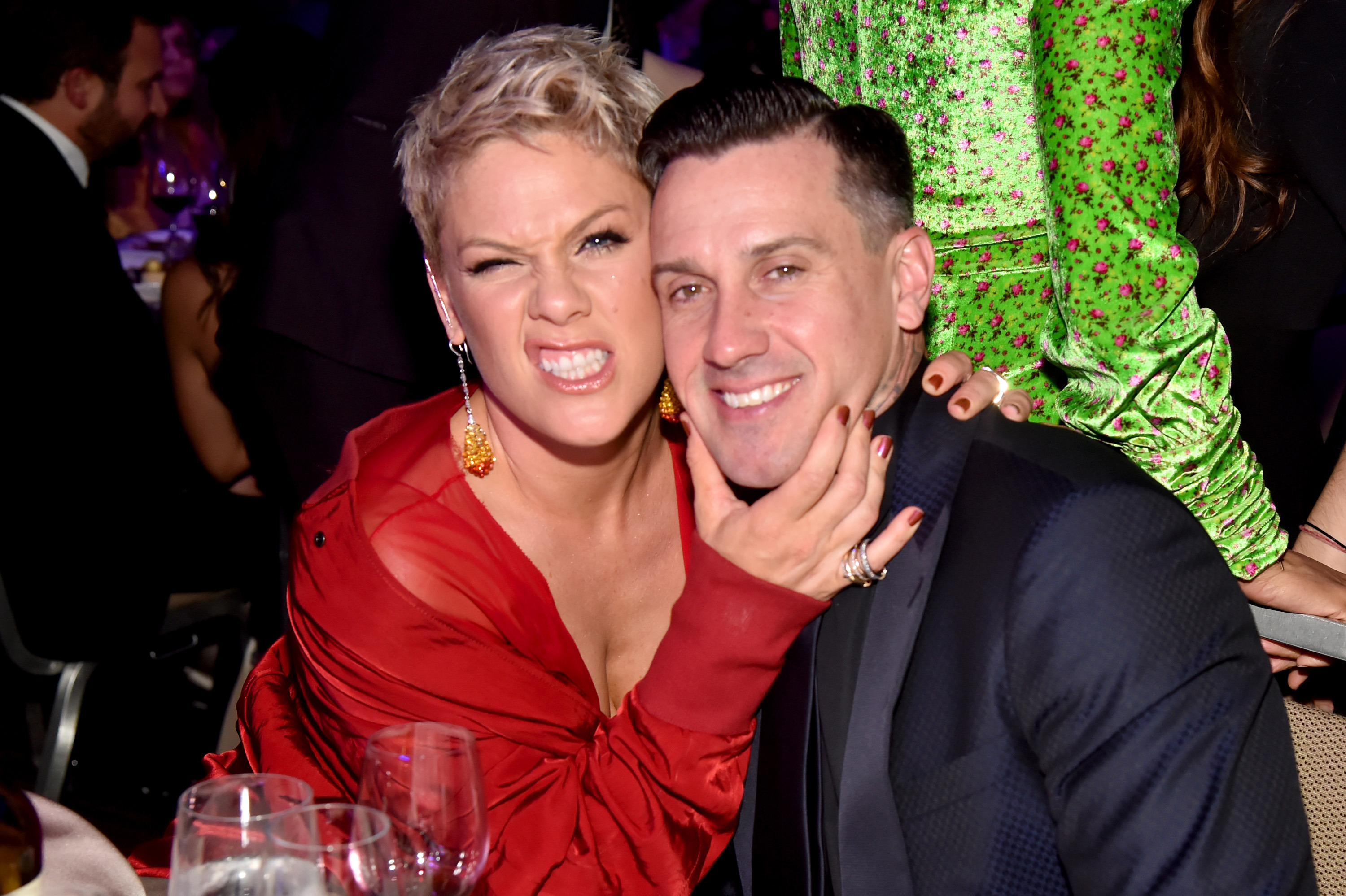 pink and carey hart pink denies break up reports 