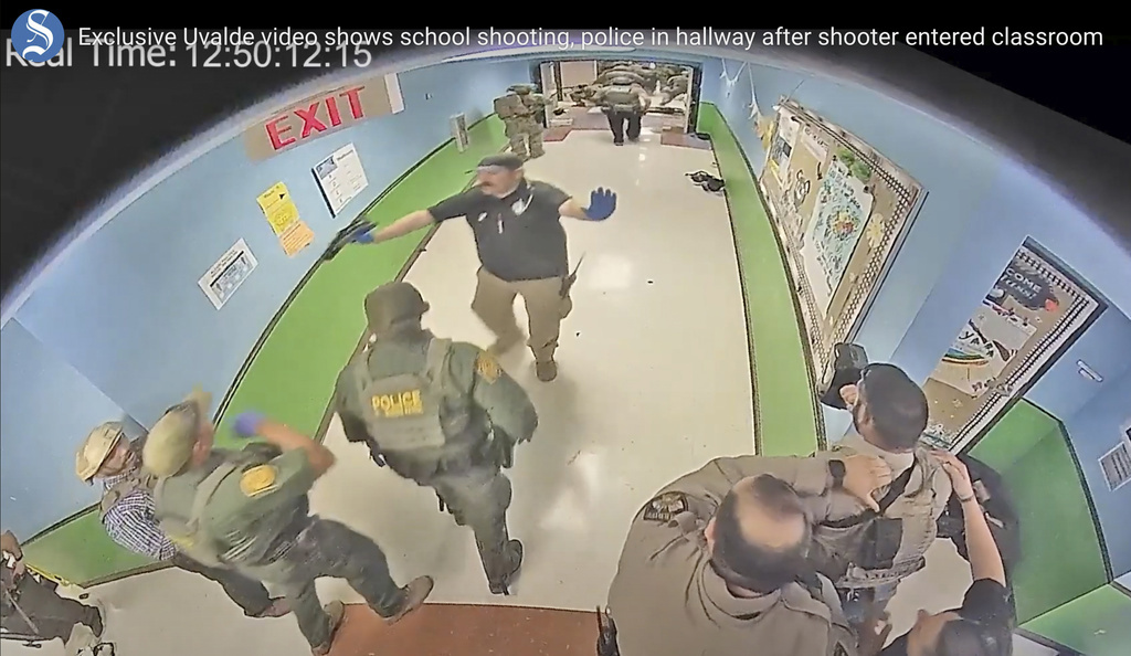 Vídeo de vigilancia proporcionado por el Distrito Escolar Independiente Consolidado de Uvalde a través del Austin American-Statesman