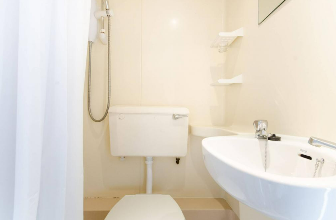 Tiny London flat on offer for over $2k-a-month but there's a rather baffling feature