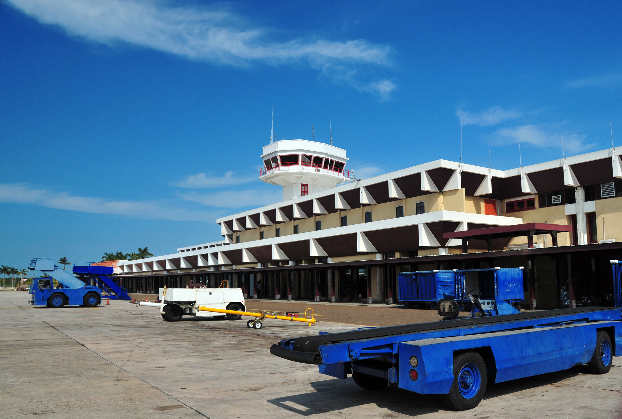 Belize City, Belize: control tower and terminal at Belize city airport - Philip S. W. Goldson International Airport - BZE - baggage conveyor belt - photo by M.Torres
