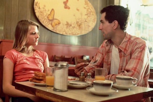 Jodie Foster y Robert De Niro protagonizan Taxi Driver.