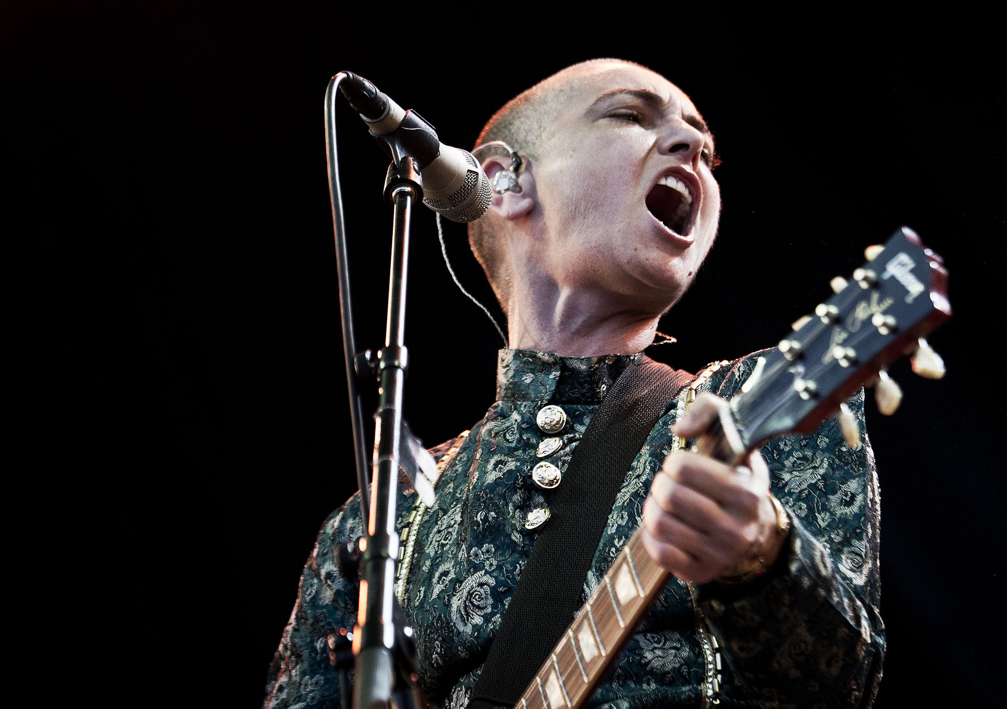 Sinead O'Connor, Evocative and Outspoken Singer, Is Dead at 56