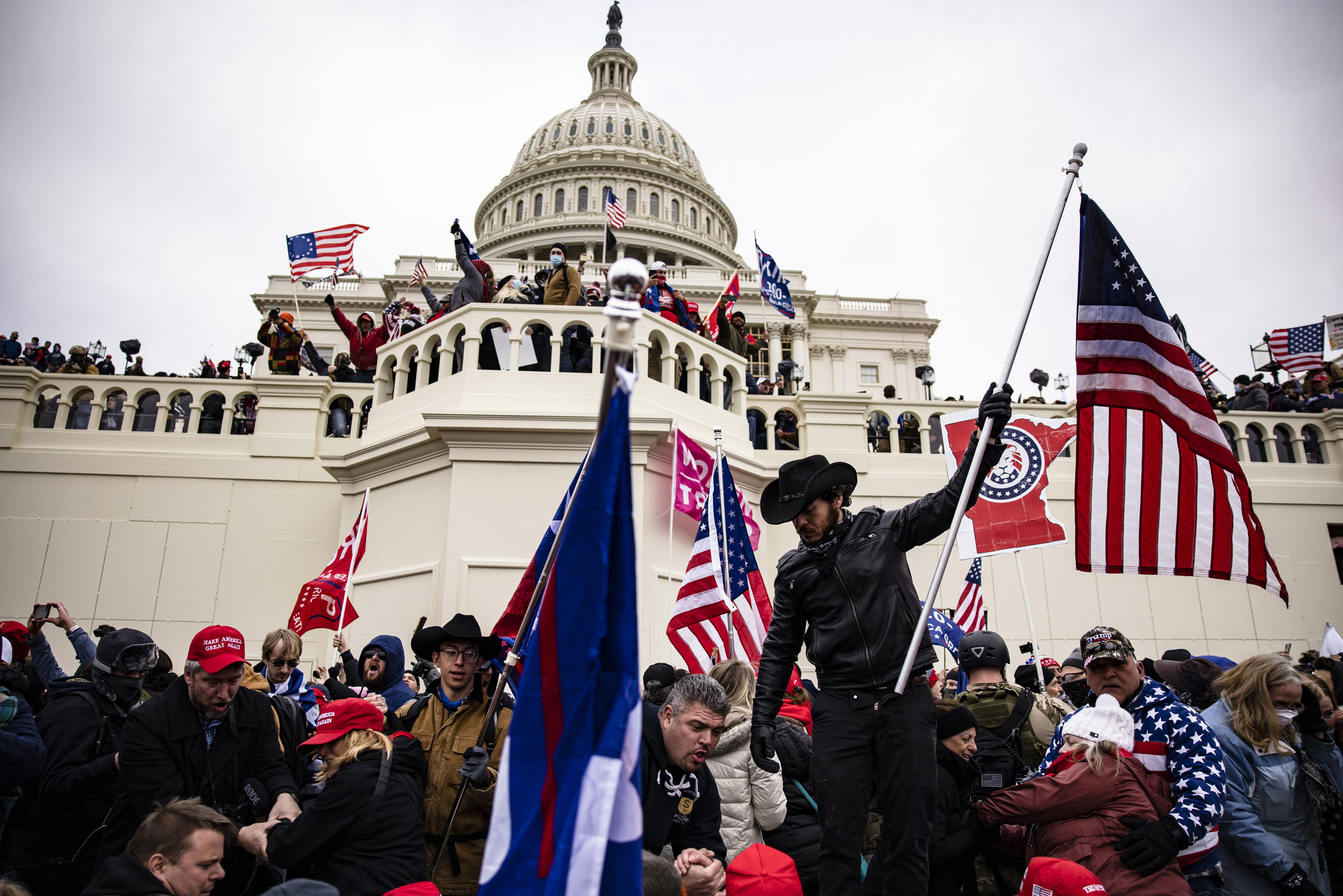 Partidarios de Trump irrumpen en el Capitolio de EE.UU. 