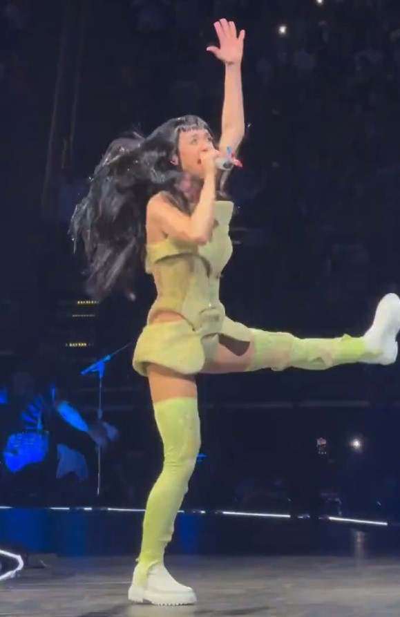 Katy Perry addresses criticism over her dancing skills