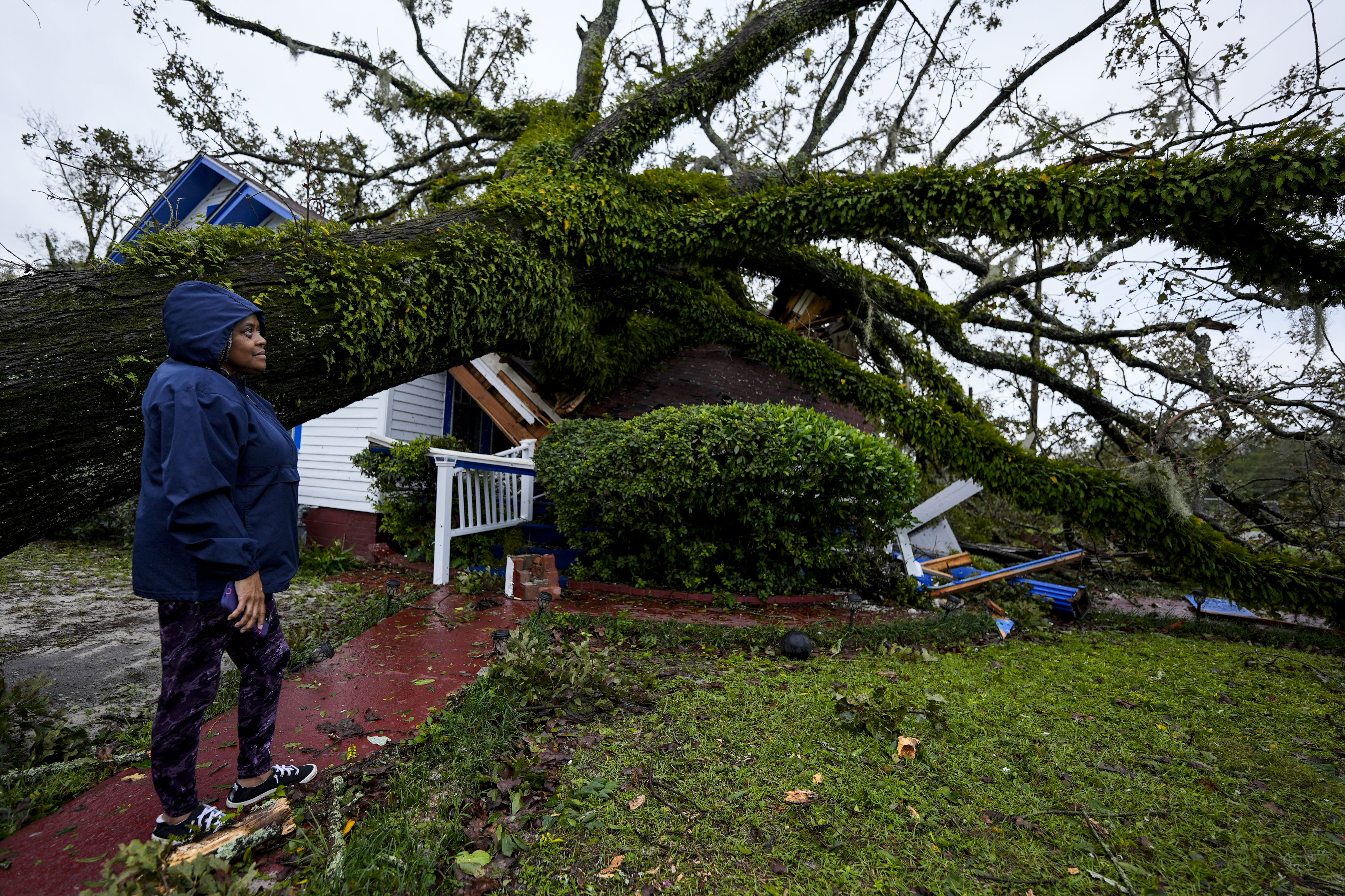 Al menos 40 muertos tras el huracán Helene, continúan las labores de rescate