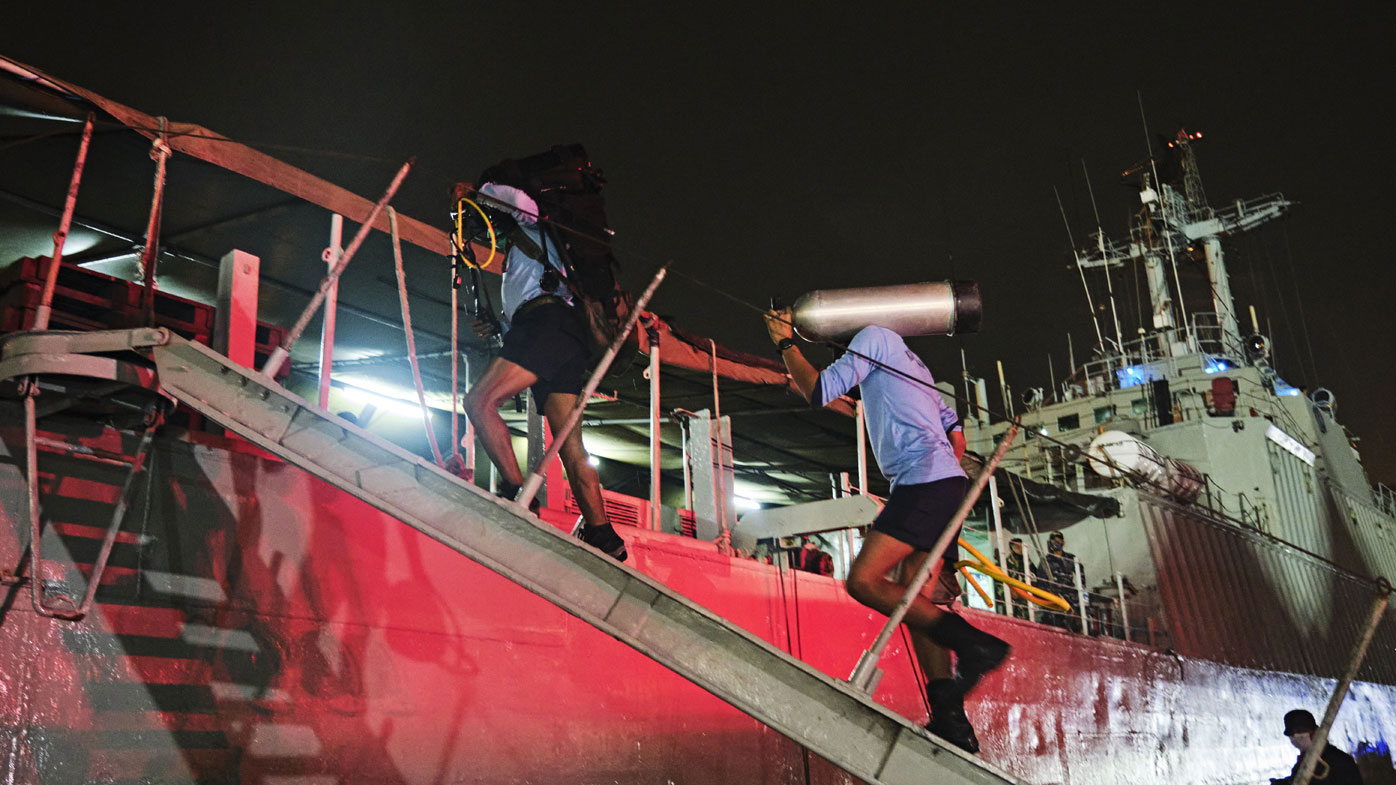 Indonesian elite navy divers board a ship which will take them out to search for Sriwijaya Air flight SJ 182, which lost contact with air controllers shortly after take-off, on January 09, 2021 in Jakarta, Indonesia