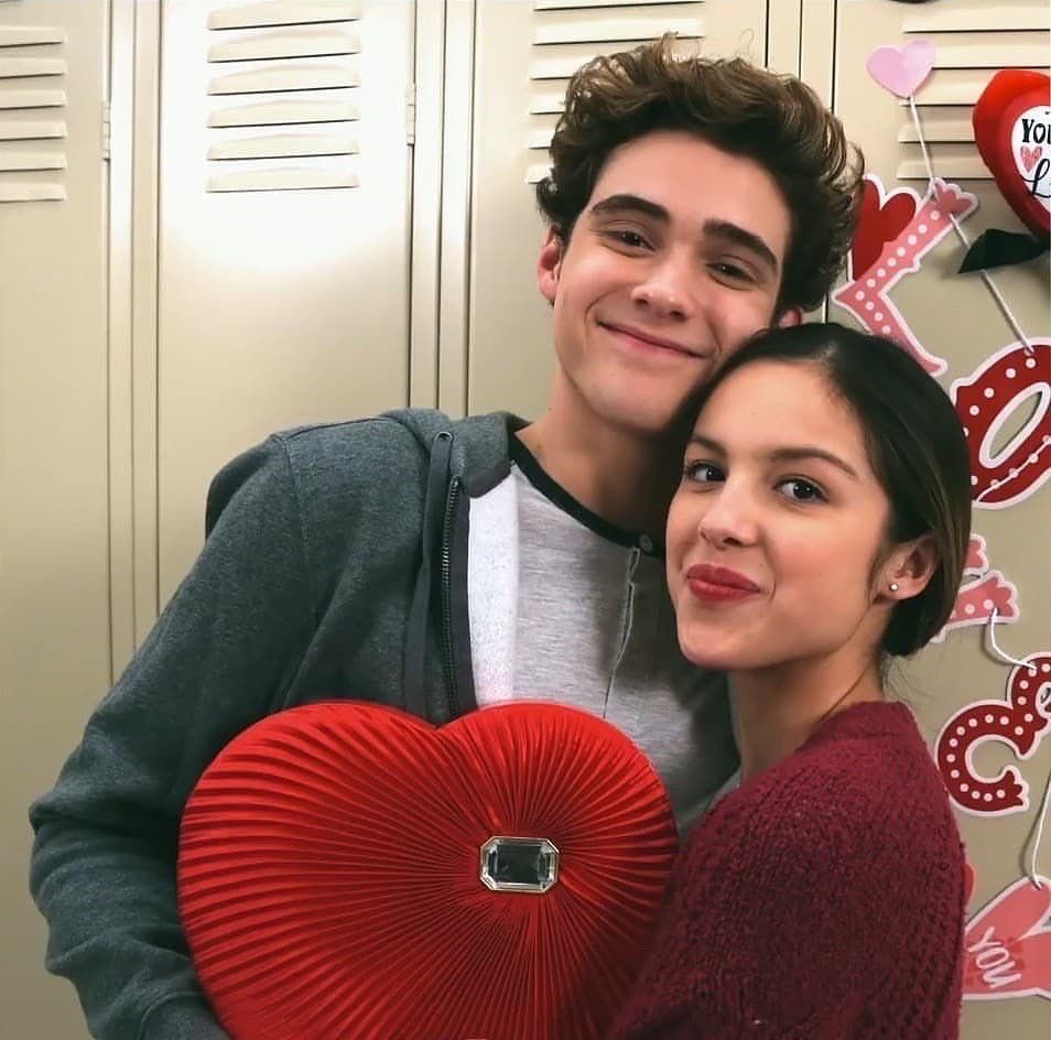 Joshua Bassett and Olivia Rodrigo star in High School Musical: The Musical: The Series.