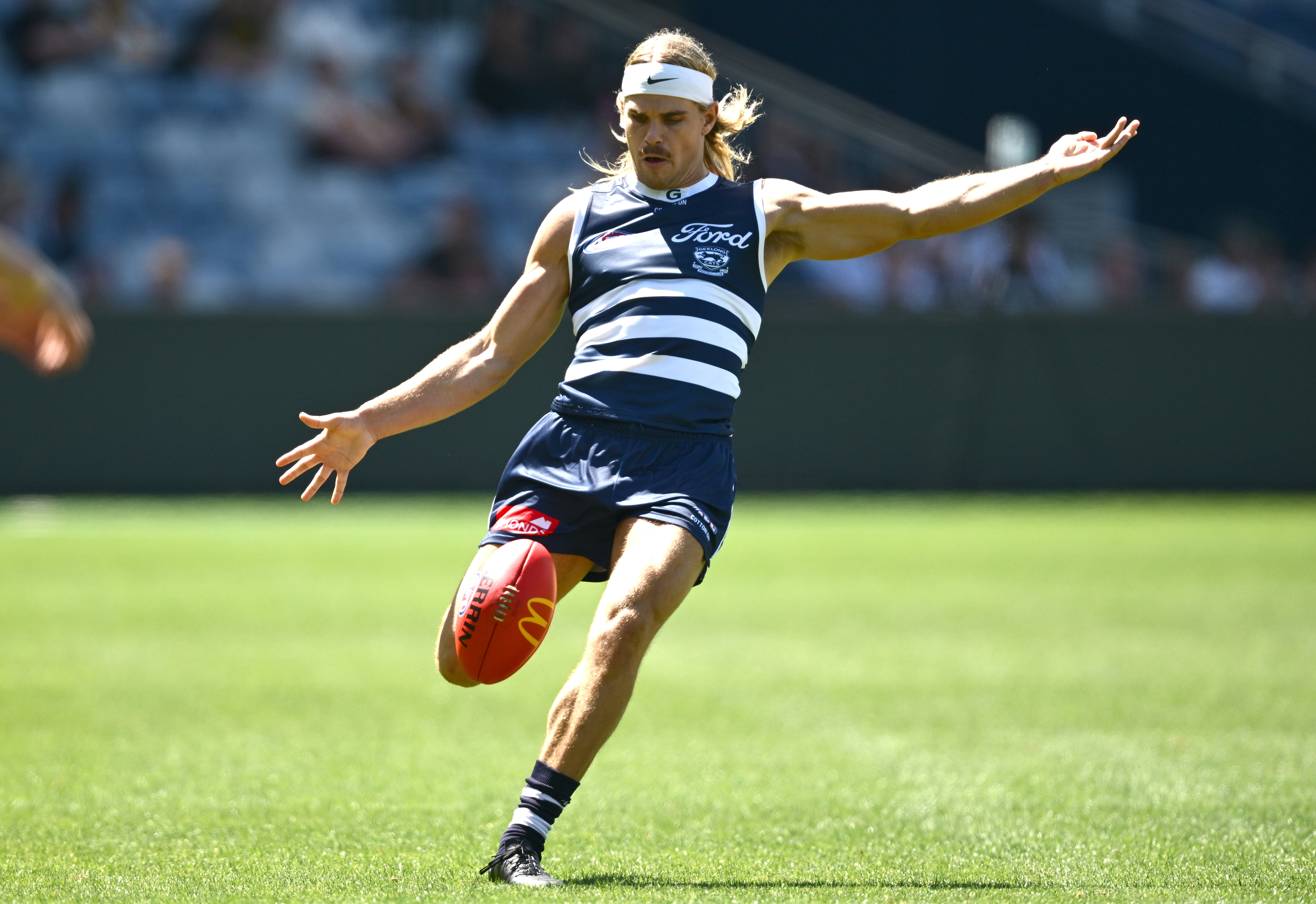 Bailey Smith wore a Nike headband during his first outing in 547 days.