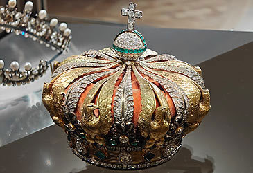 Empress Eugenie’s crown on display at Louvre (Zhang Dengke/Getty)