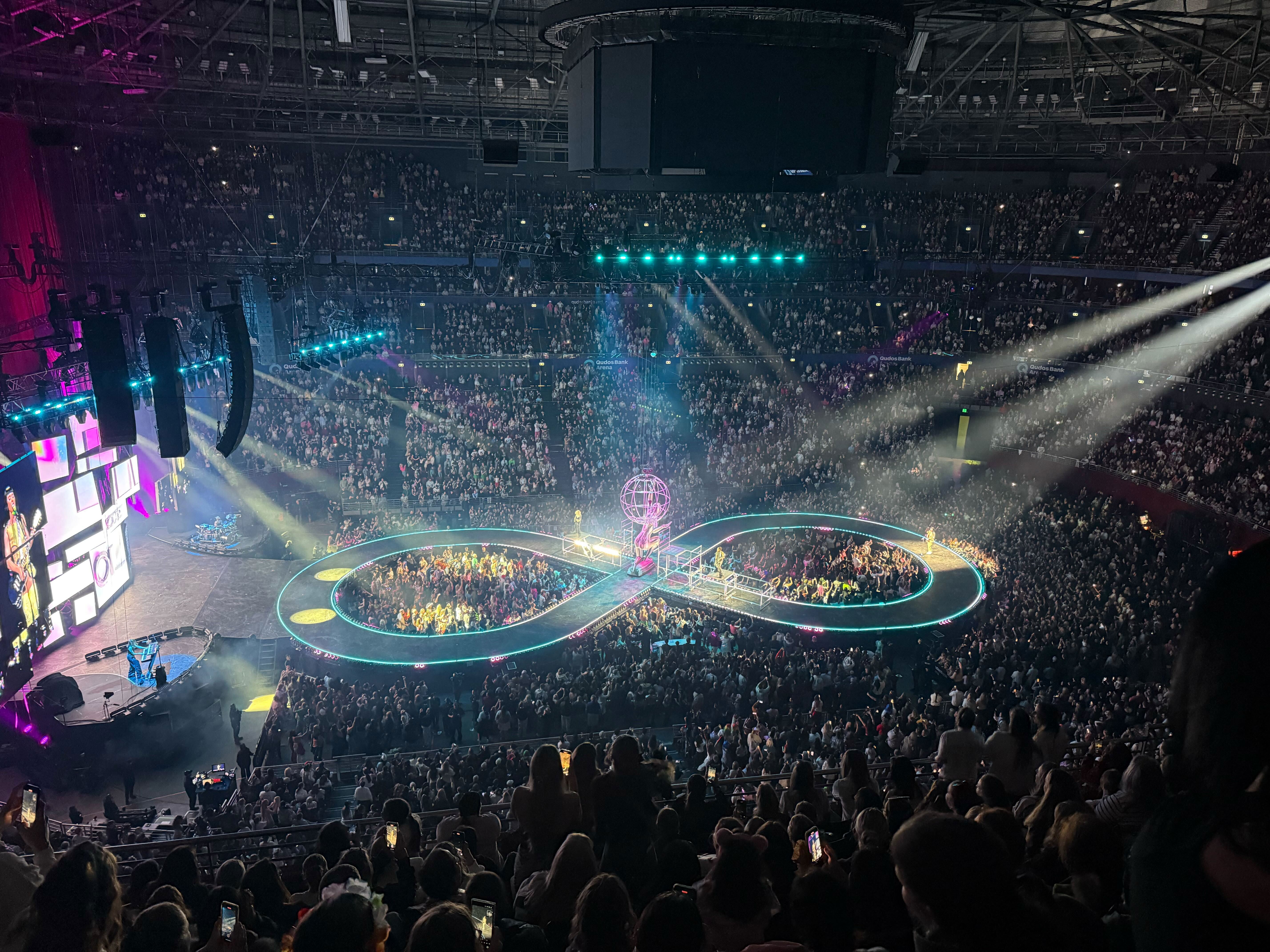 KATY PERRY LIFETIMES TOUR 