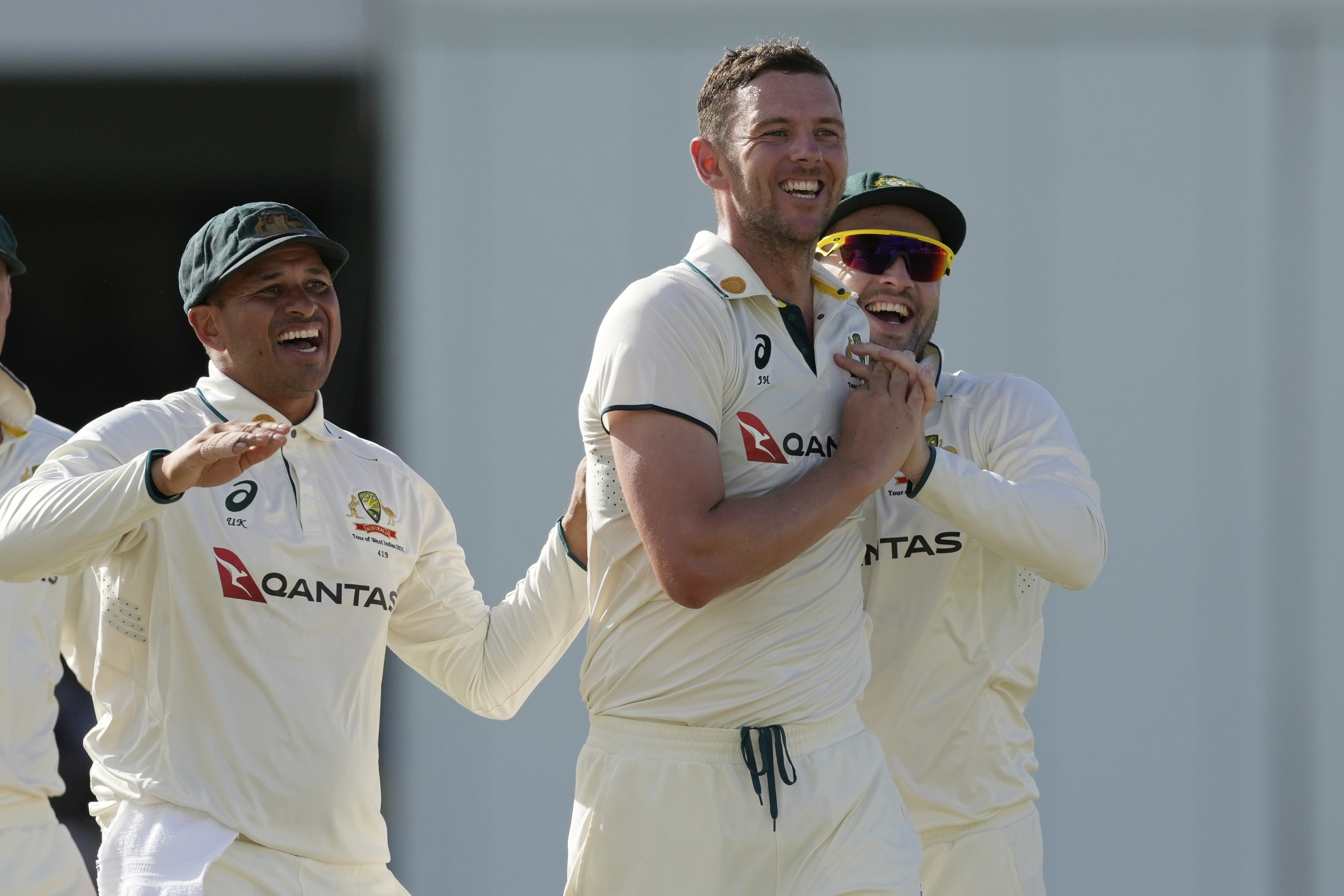 Hazlewood masterclass puts Aussies 1-up