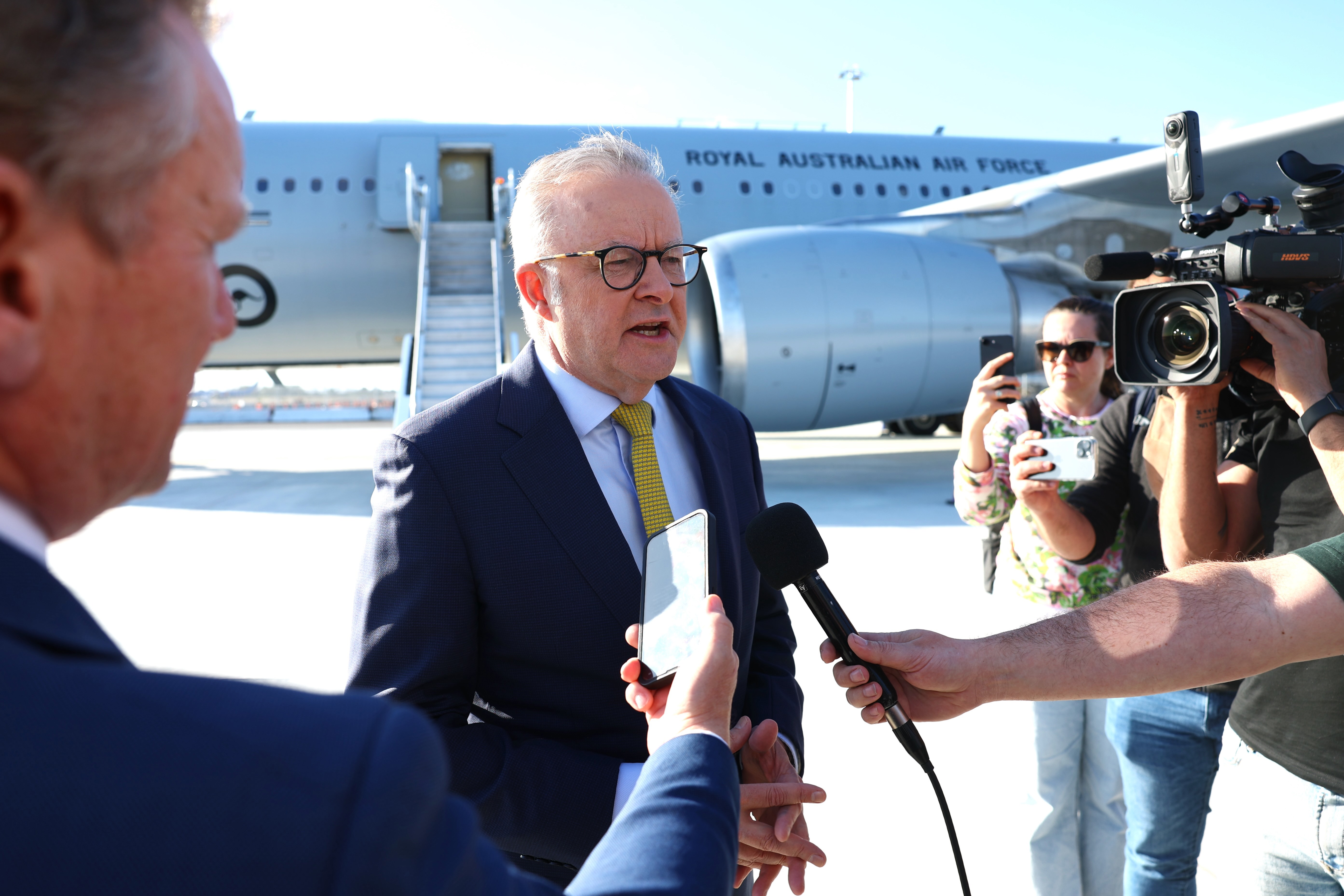Prime Minister Anthony Albanese and Jodie Haydon arrive at JFK International Airport ahead of the 80th session of the United Nations General Assembly in New York City, United States of America on the 20th of September 2025. fedpol Photo: Dominic Lorrimer