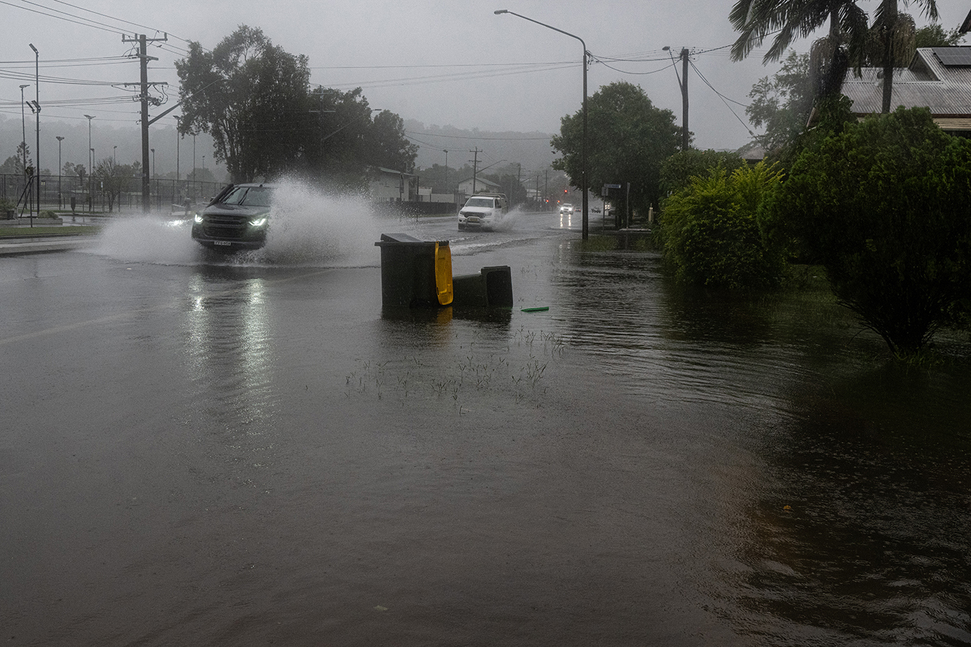 Lismore watching crucial levee anxiously as rivers rise