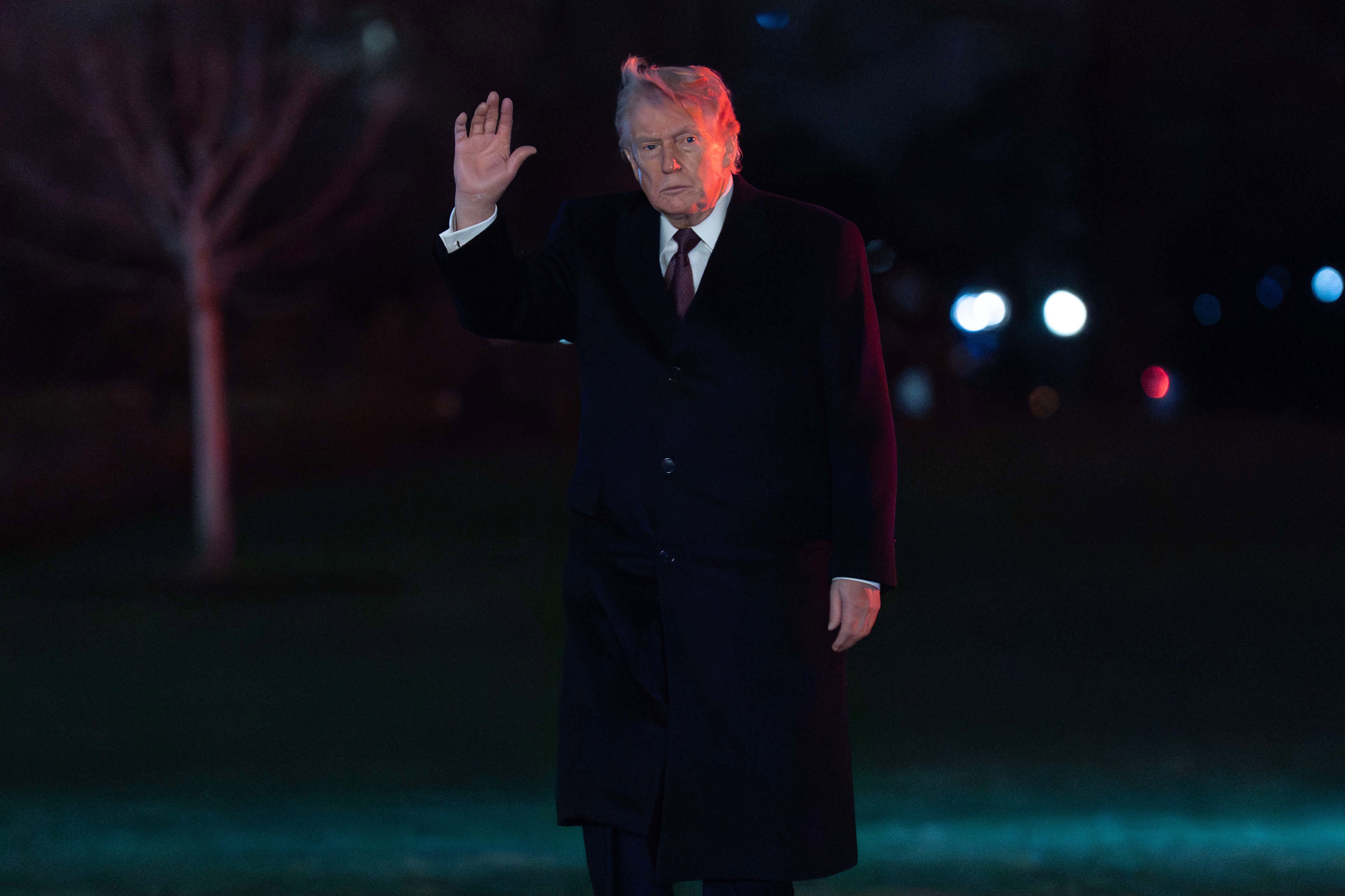 President Donald Trump waves to the media as he walks on the South Lawn upon his arrival to the White House, Sunday, March 15, 2026, in Washington. (AP Photo/Jose Luis Magana)