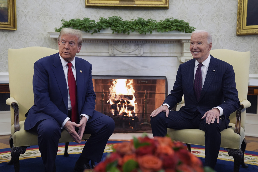 el presidente estadounidense Joe Biden; El presidente electo Donald Trump