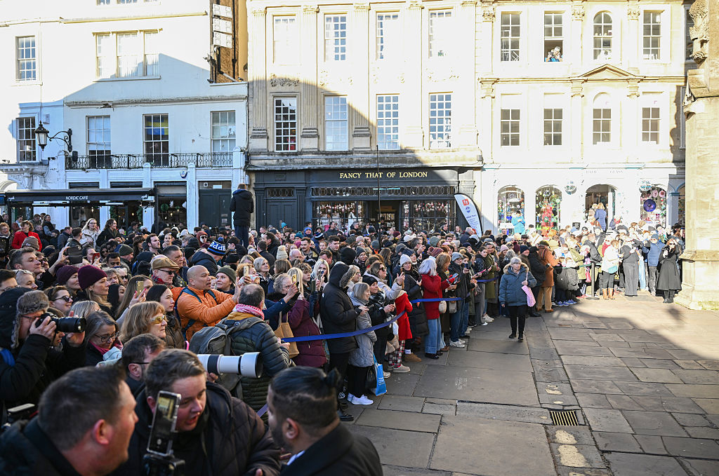 BATH, ENGLAND - DECEMBER 27: Crowds gather outside the wedding of Adam Peaty and Holly Ramsay at Bath Abbey on December 27, 2025 in Bath, England. (Photo by Finnbarr Webster/Getty Images)