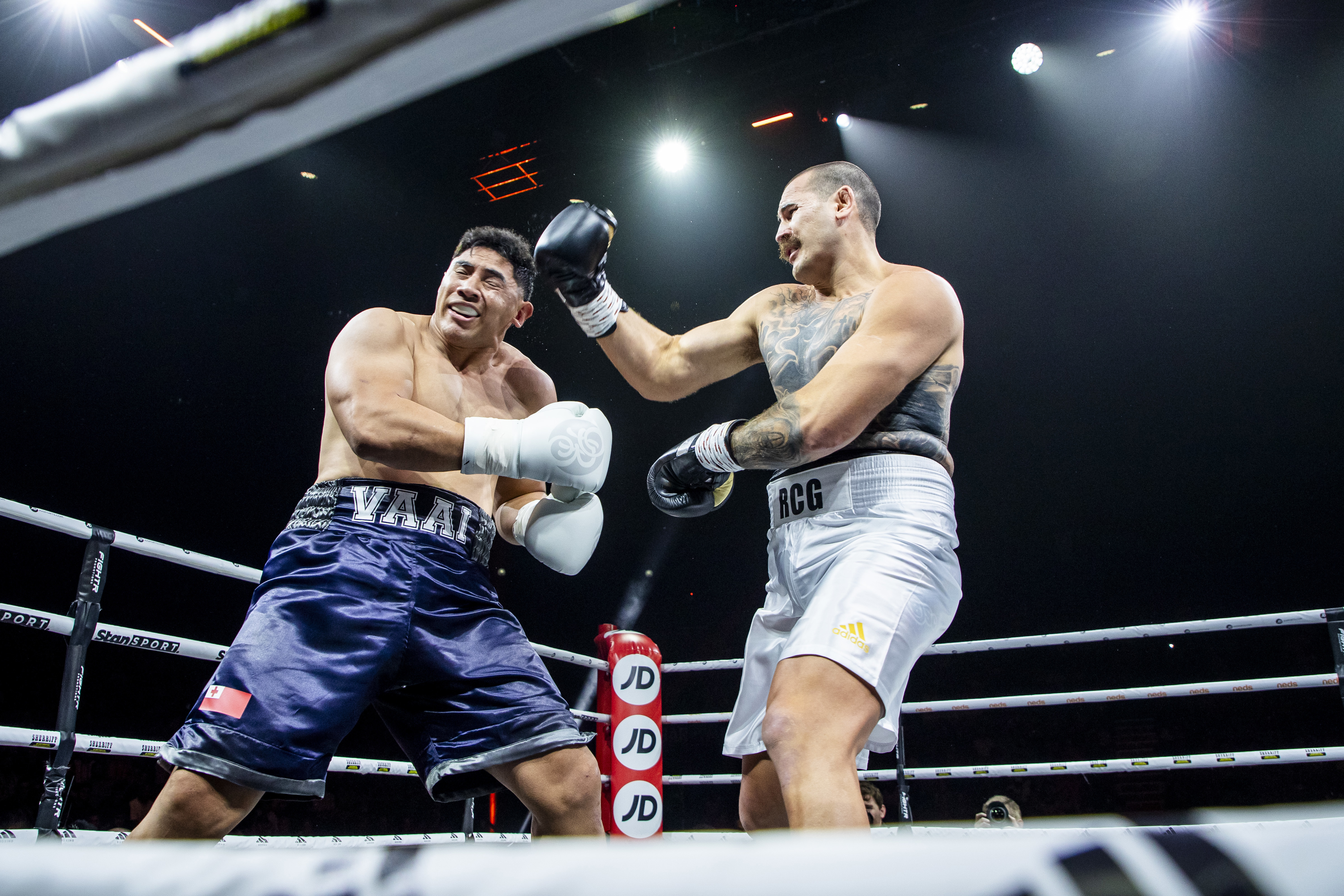 Jason Taumalolo taking on Reagan Campbell-Gillard.