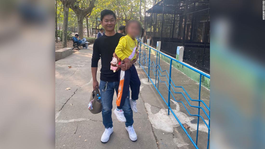 Wang Qun with his 5-year-old daughter in China.