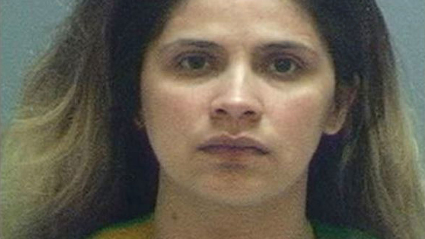 La mujer de Utah, Reyna Flores-Rosales, está acusada de abuso infantil y homicidio agravado.