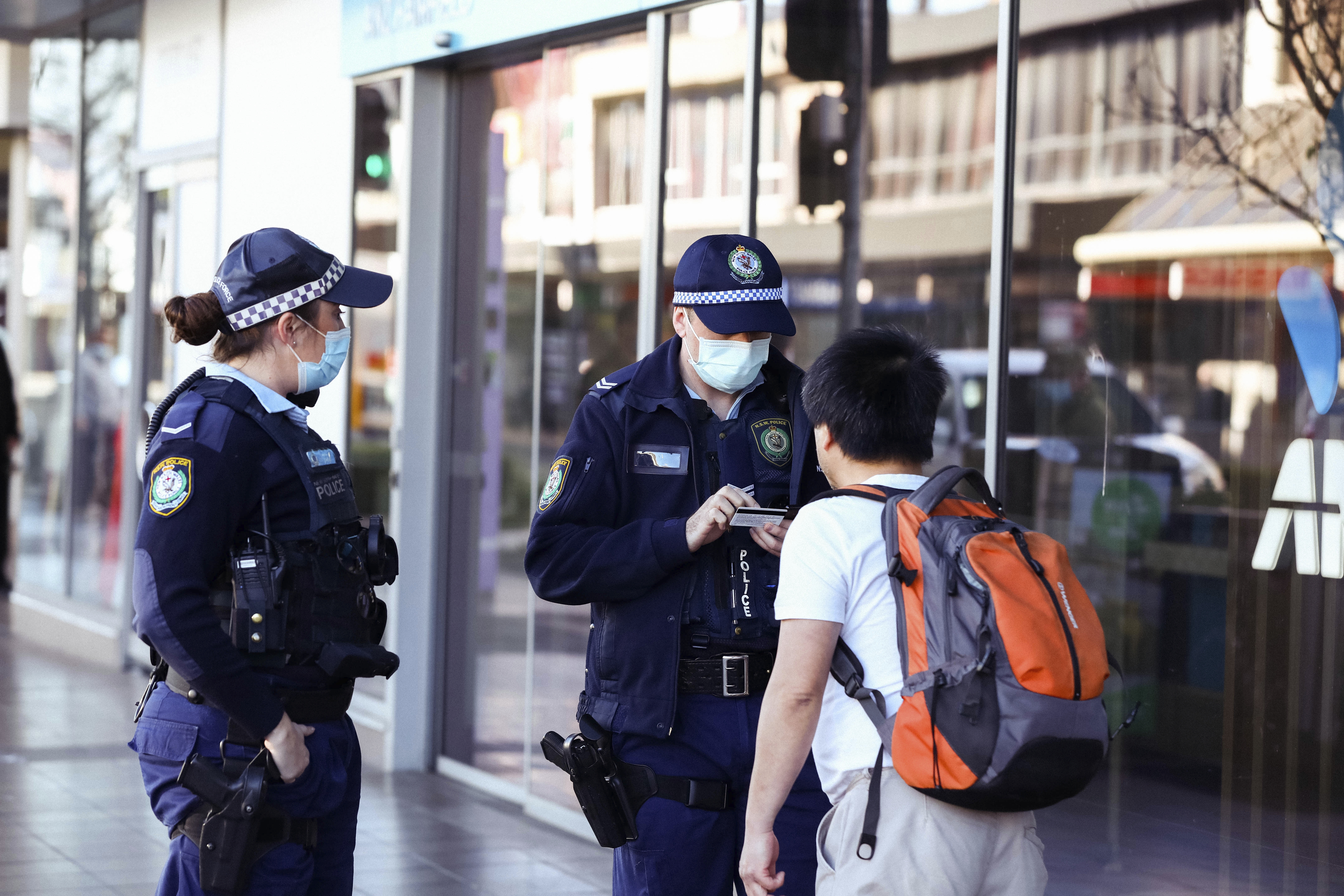 Scathing human rights report slams Australia's COVID-19 response