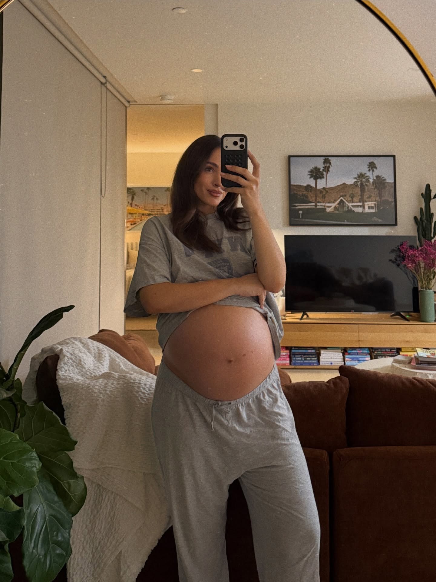Olivia Molly Rogers shares photos from her pregnancy on Instagram