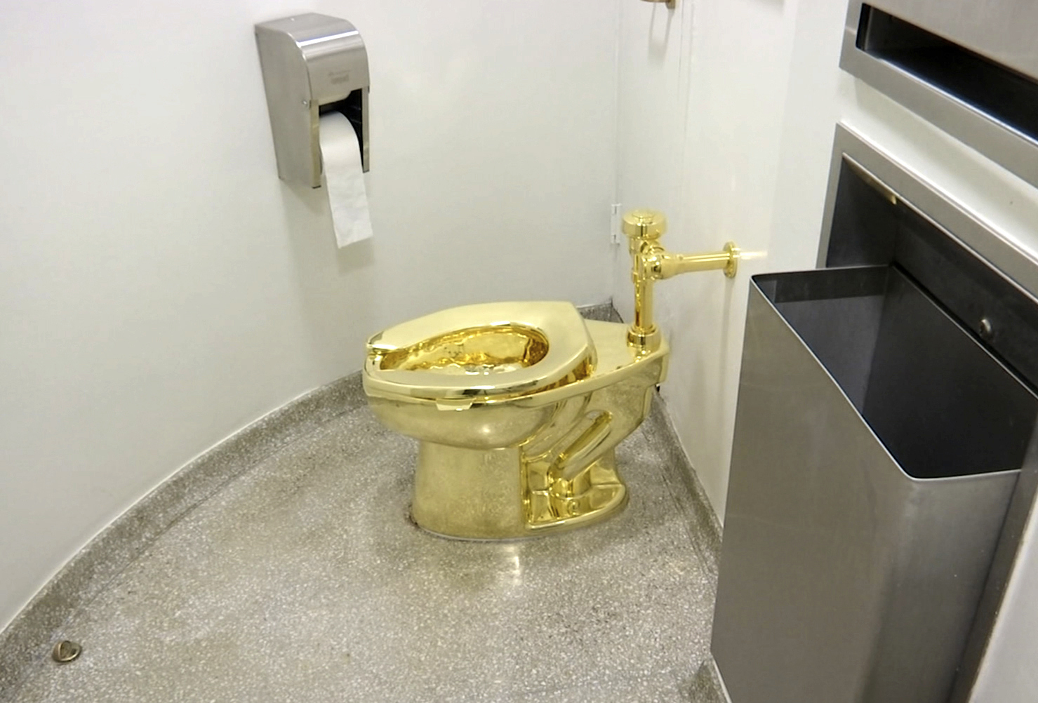 Man who stole $10 million toilet from palace used it the day before