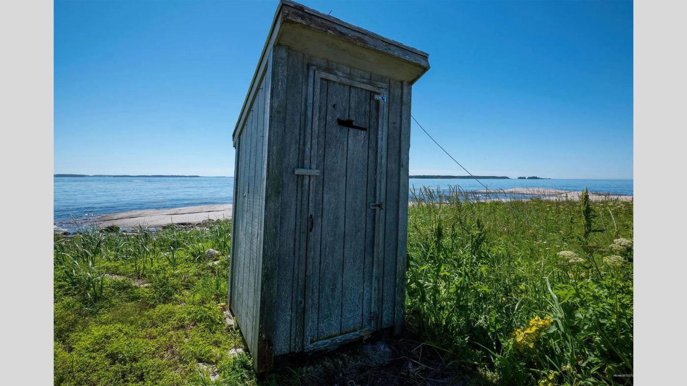 The toilet facilities on the island. 