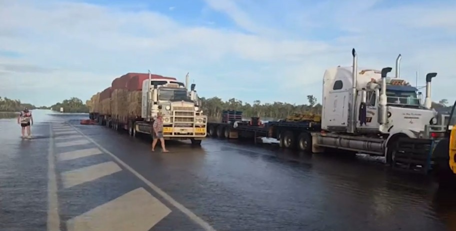 Food supplies being delivered in Gulf-of-Carpentaria