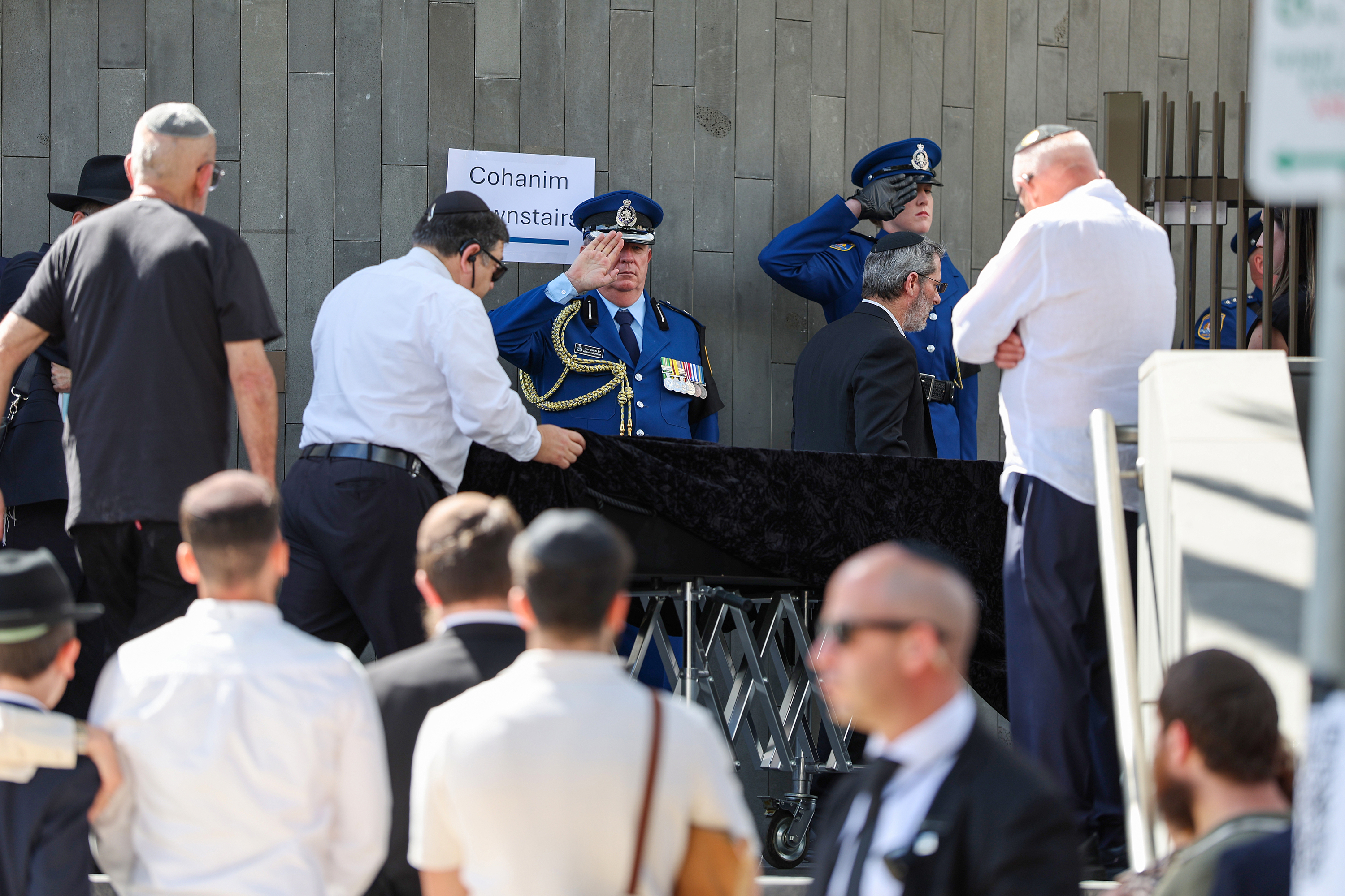 Rabbi Schlanger, who was also a prison chaplain, received a guard of honour.
