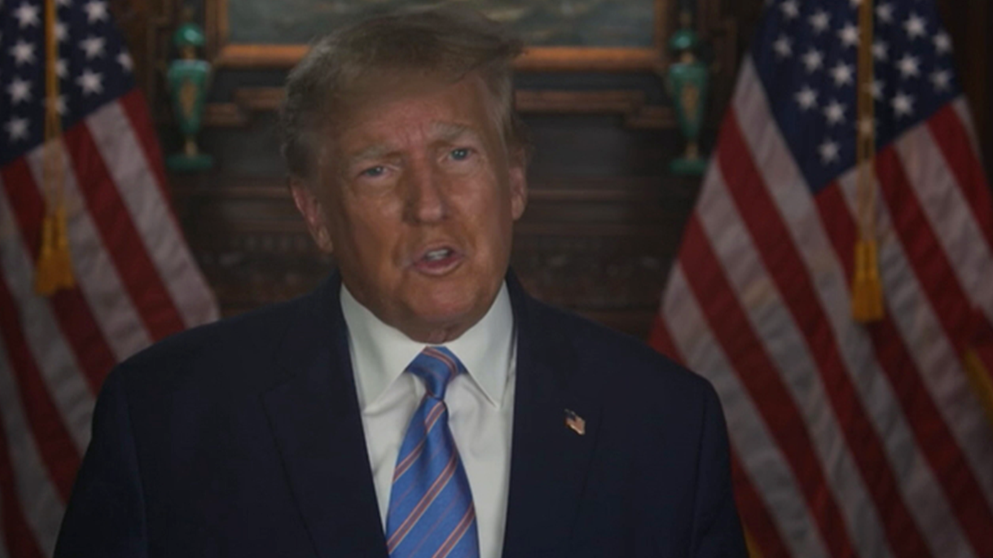Donald Trump ha lanzado un video de campaña desafiante.