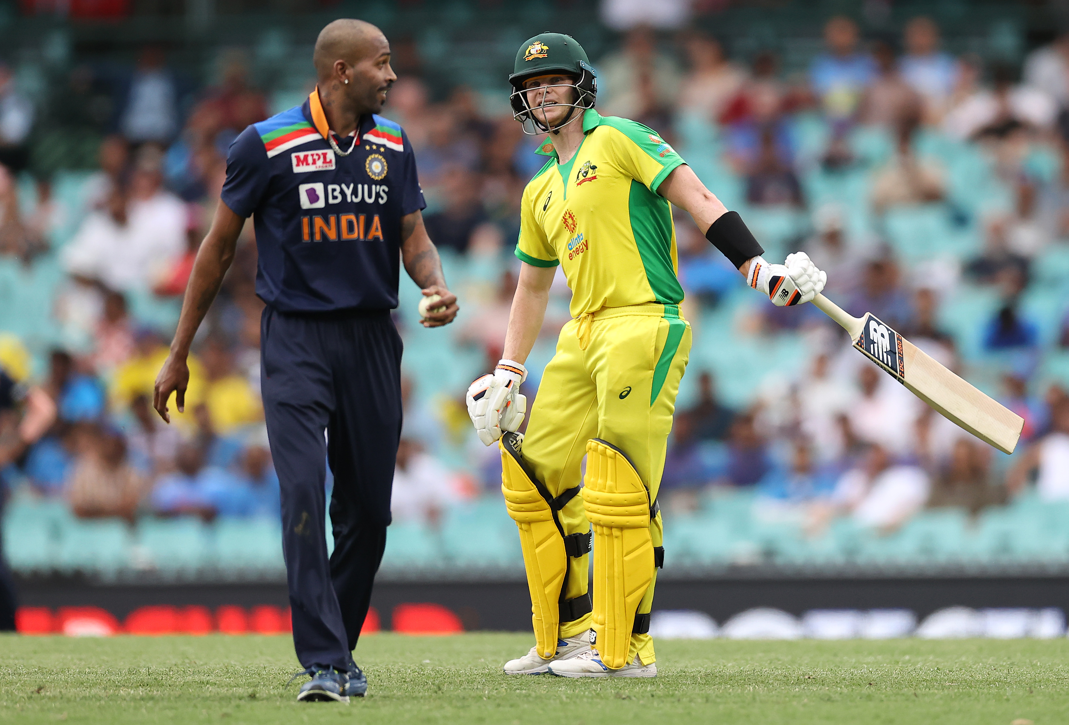 Steve Smith of Australia speaks to Hardik Pandya of India.