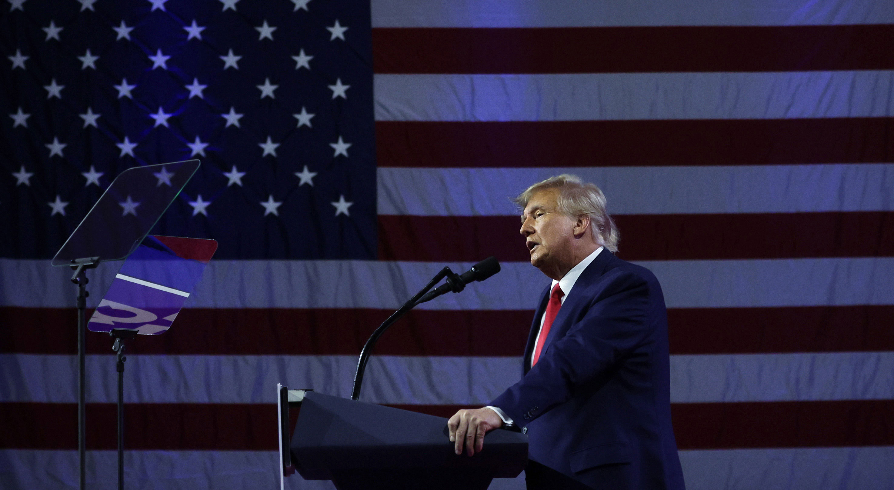El expresidente Donald Trump criticó sin fundamento lo que llamó "mala conducta del fiscal" en un mitin de campaña el sábado por la noche en Texas, negando haber actuado mal en medio de investigaciones en Nueva York, Georgia y Washington.