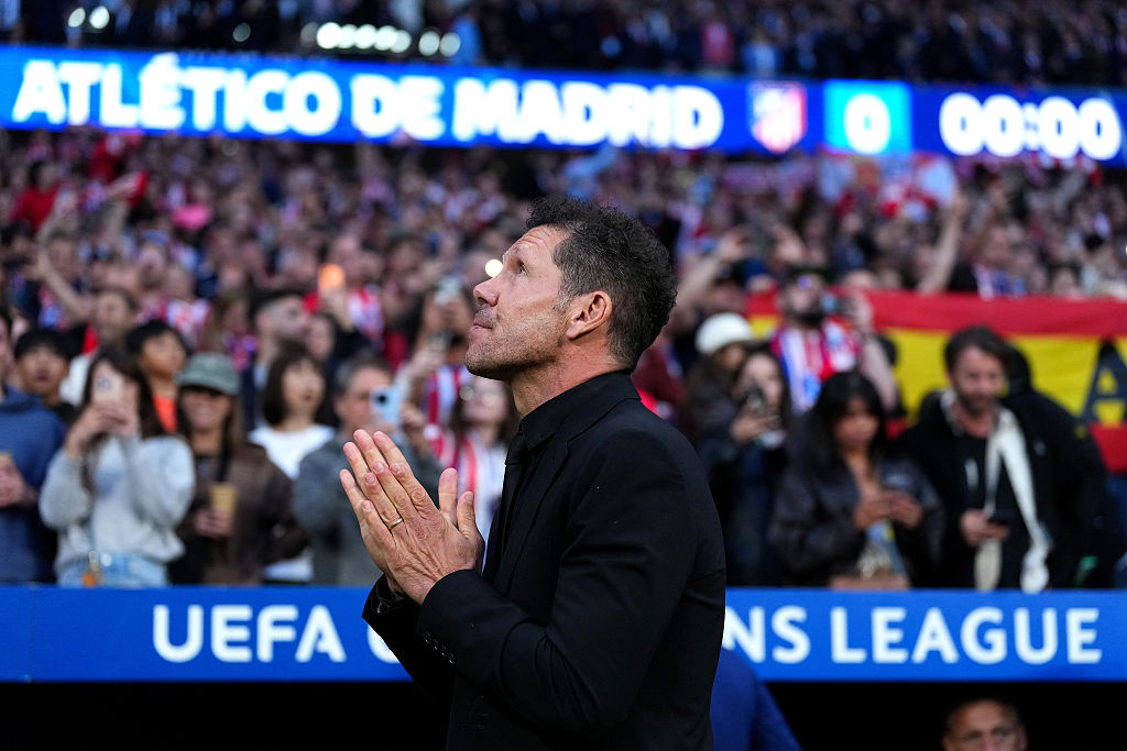 Diego Simeone applauds the fans.